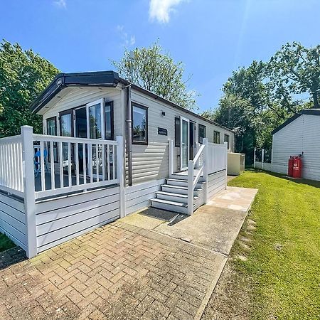 Beautiful Caravan With Decking At Carlton Meres Holiday Park, Suffolk Ref 60022M Saxmundham Exterior foto