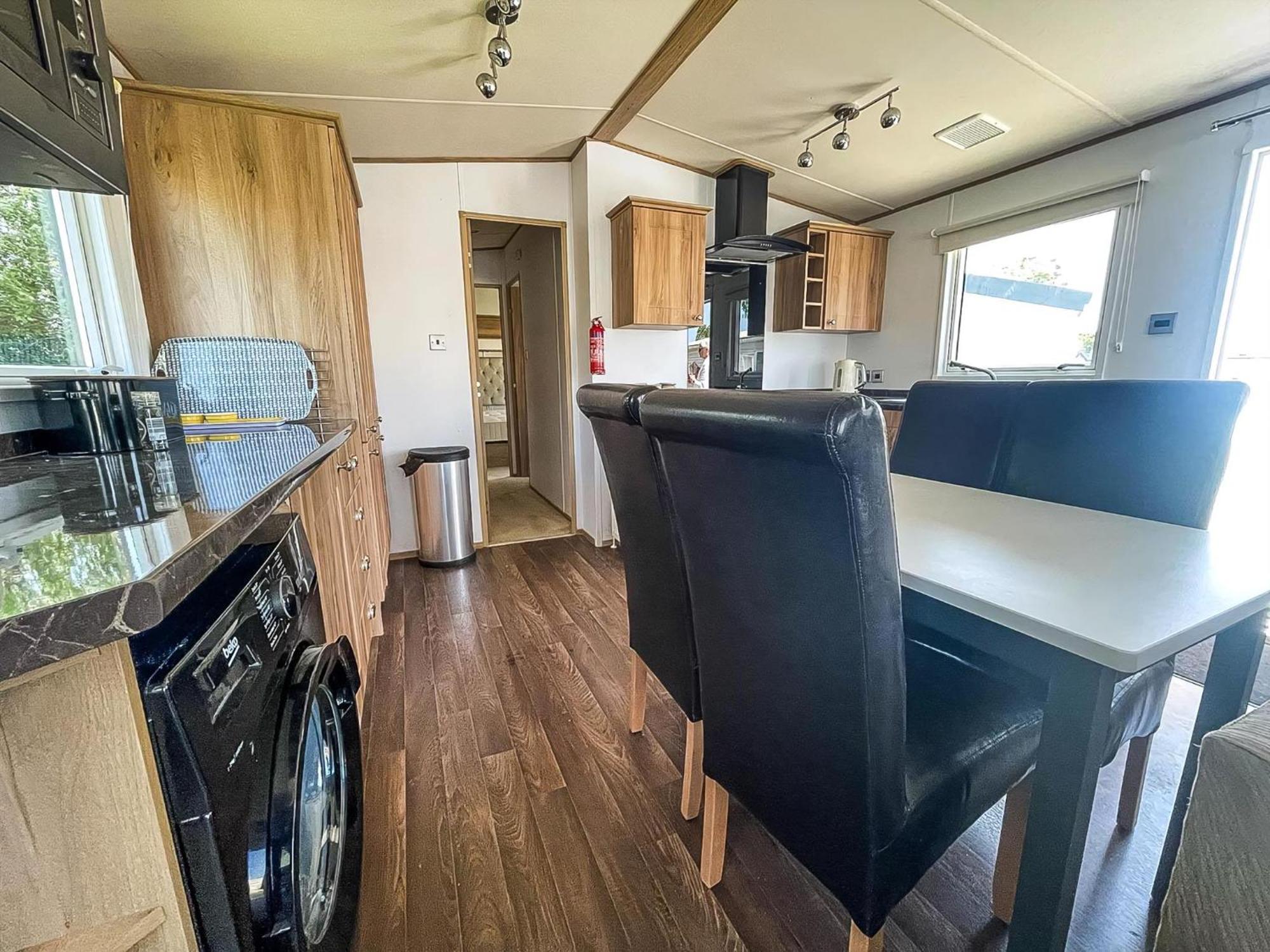 Beautiful Caravan With Decking At Carlton Meres Holiday Park, Suffolk Ref 60022M Saxmundham Exterior foto